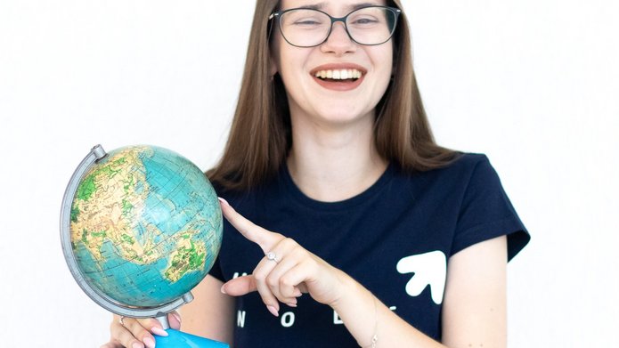 studentka z globusem